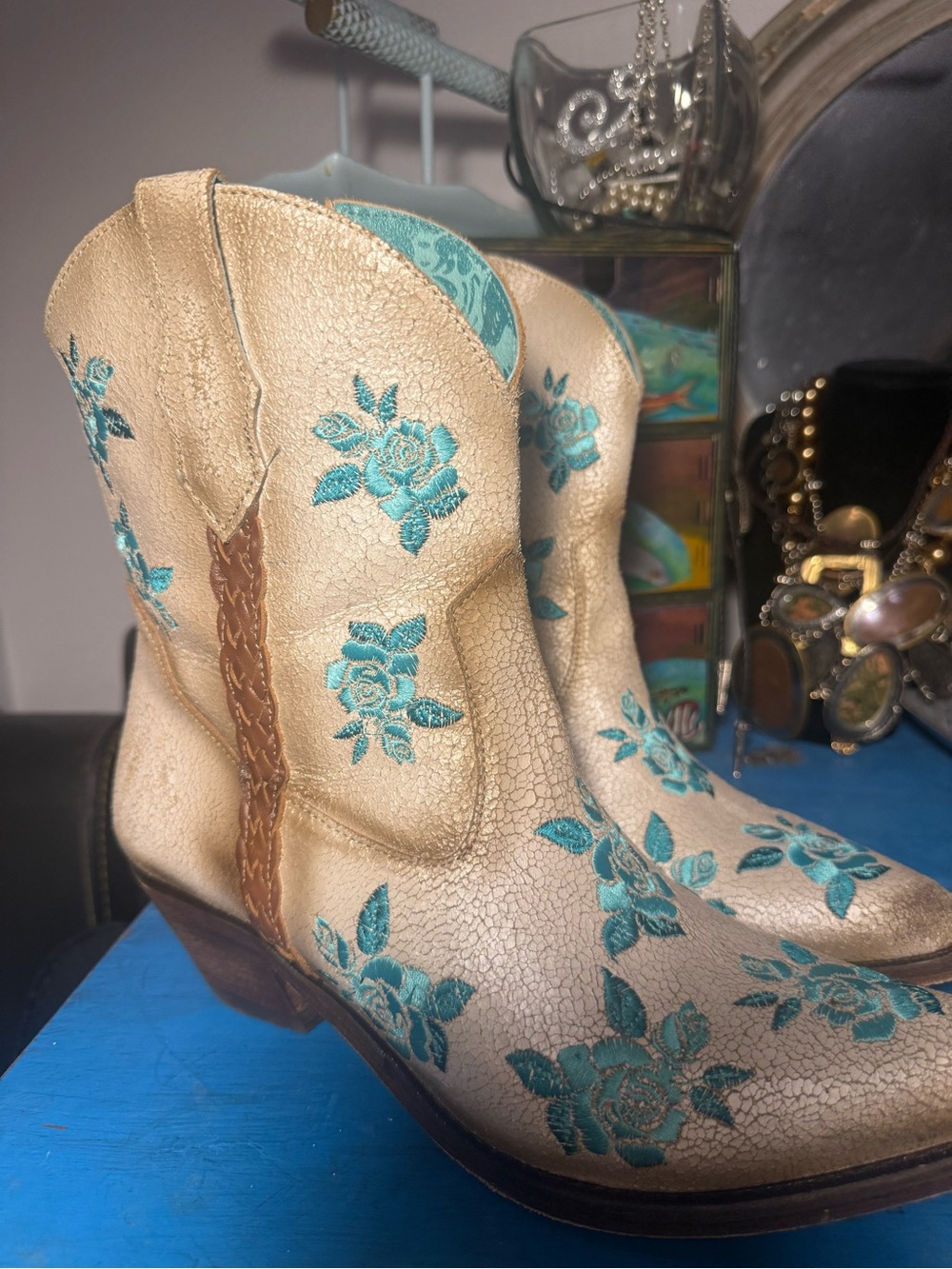 Corral Cream Cowboy Boots with Teal Rose Embroidery - Picture 3 of 6